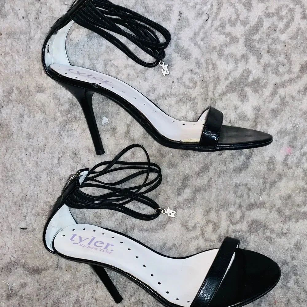 Vintage Richard Tyler Black Strappy Sandal/Heels.